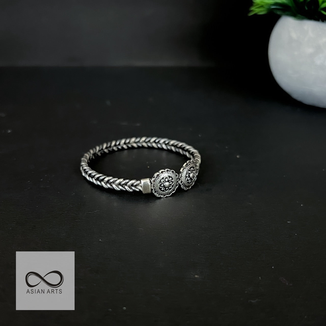 Iron-Silver Two-Line Twisted New Flower Bangle