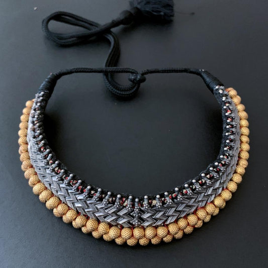 Silver two-tone thushi necklace