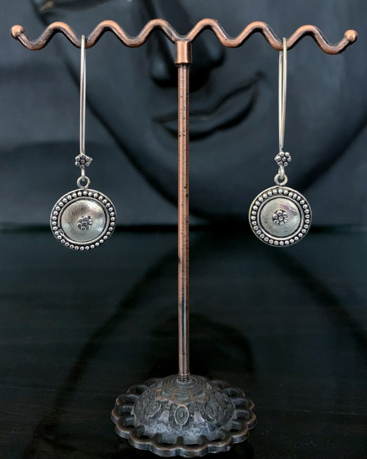 Handmade silver circle rawa sleek-hook earrings