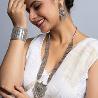 Exclusive Coral Necklace Set with Rawa Design