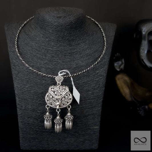 Silver antique purse necklace with chitai work
