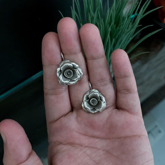 Small silver flower earrings (Ver. 2)