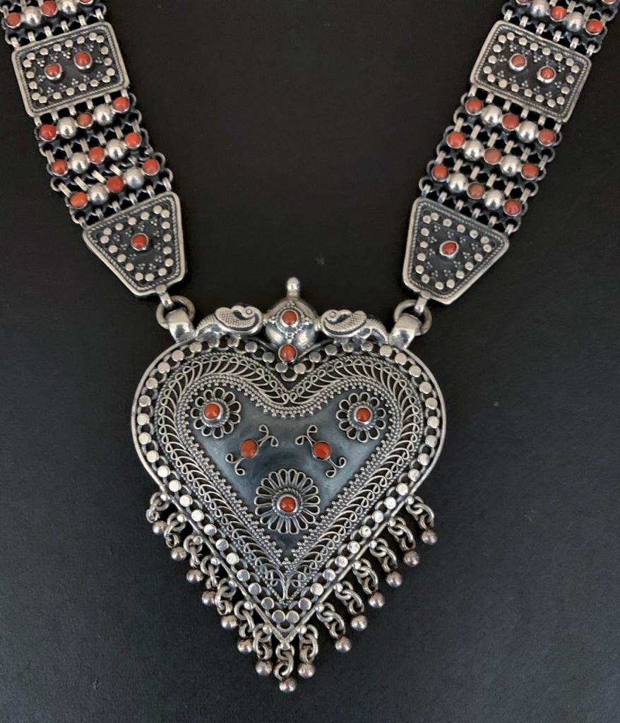 Silver rawa coral necklace set