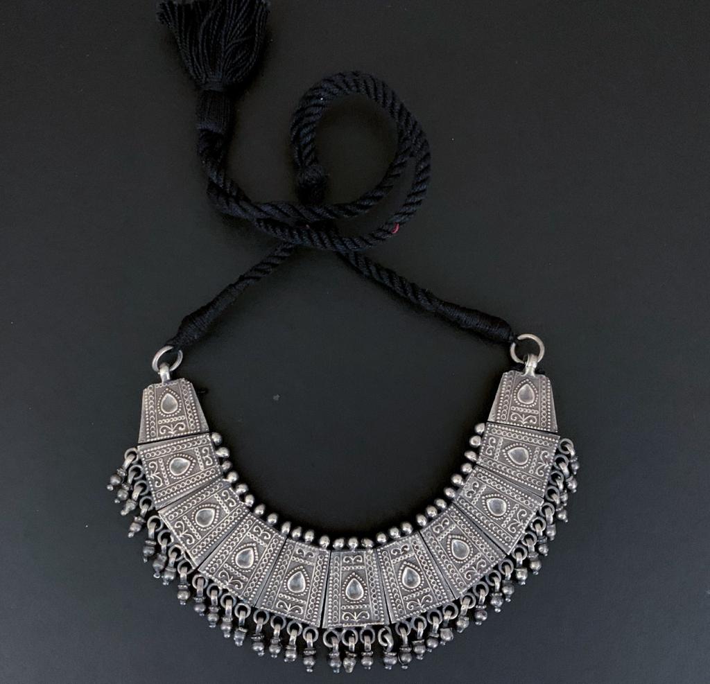 Silver broad traditional carving necklace