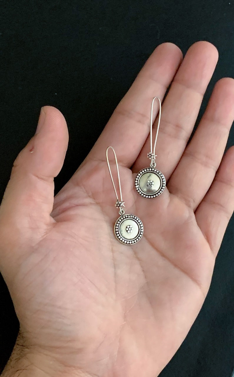 Handmade silver circle rawa sleek-hook earrings