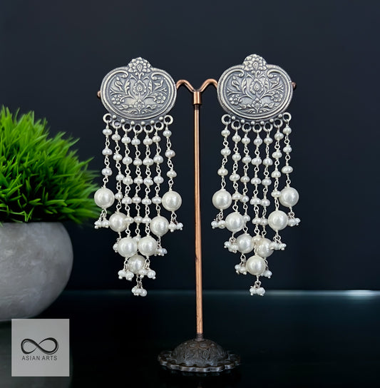 Old Look Carving Earrings with Cultured Pearl Layers